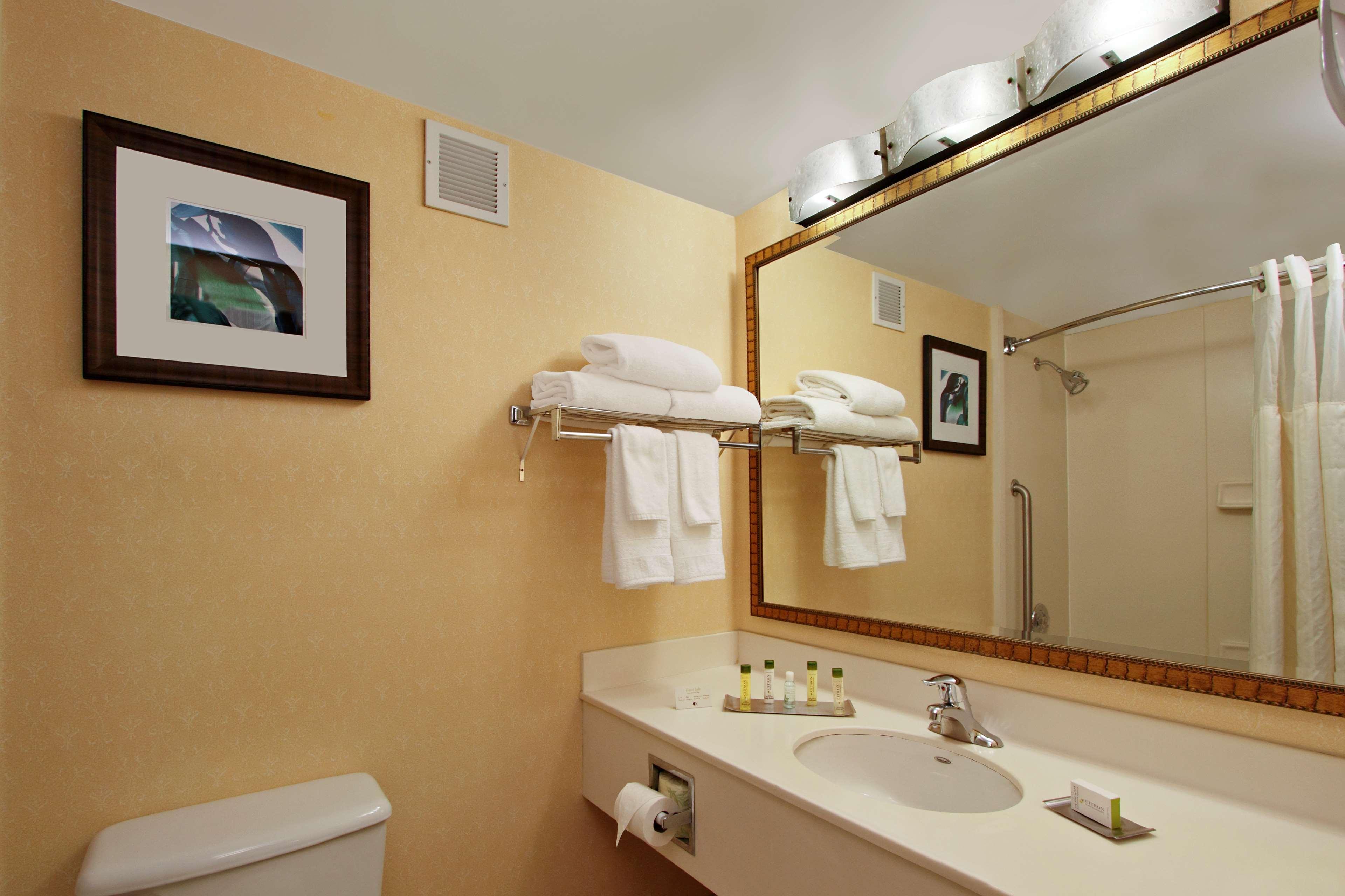 Doubletree By Hilton Mahwah Hotel Exterior photo