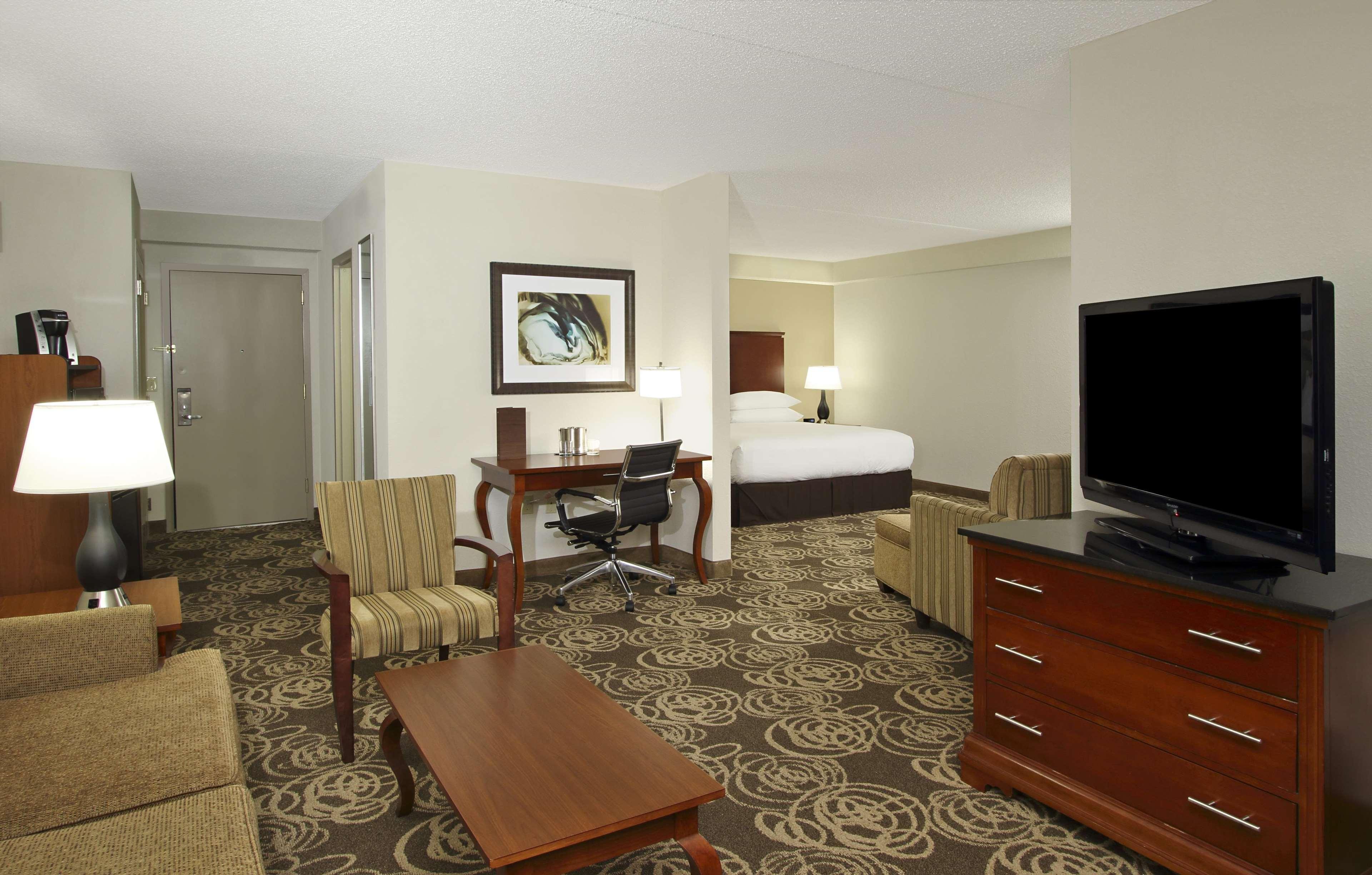 Doubletree By Hilton Mahwah Hotel Exterior photo