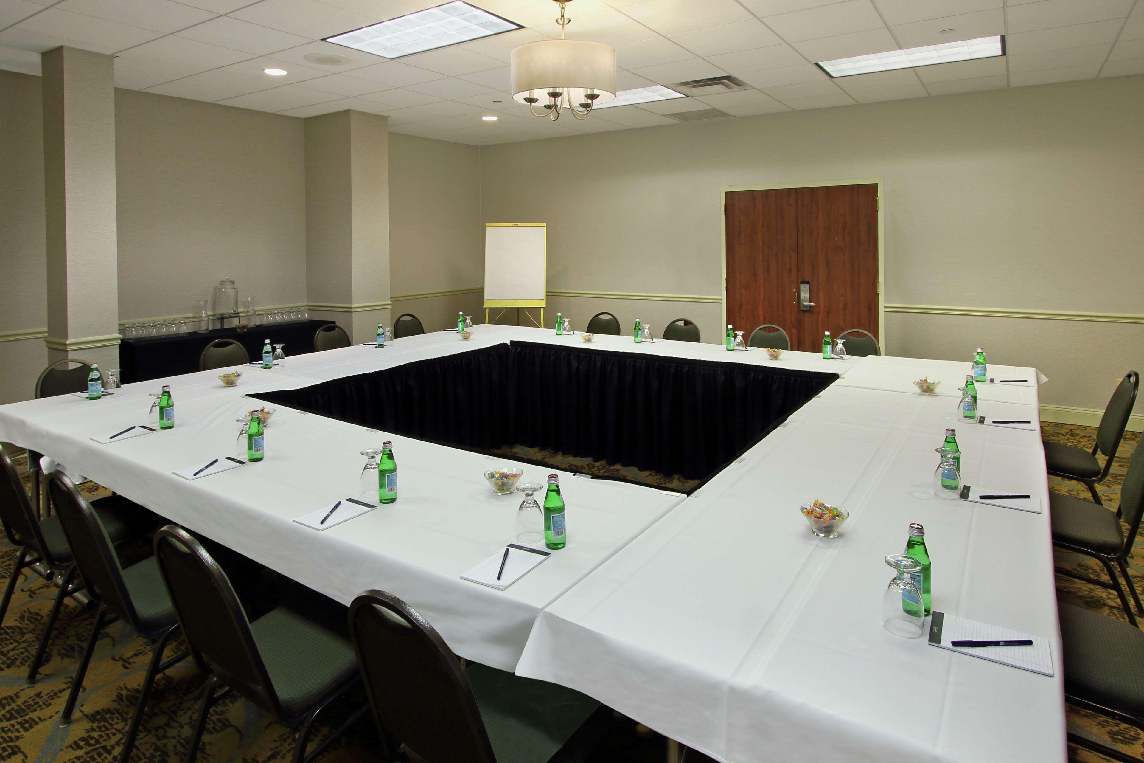 Doubletree By Hilton Mahwah Hotel Exterior photo