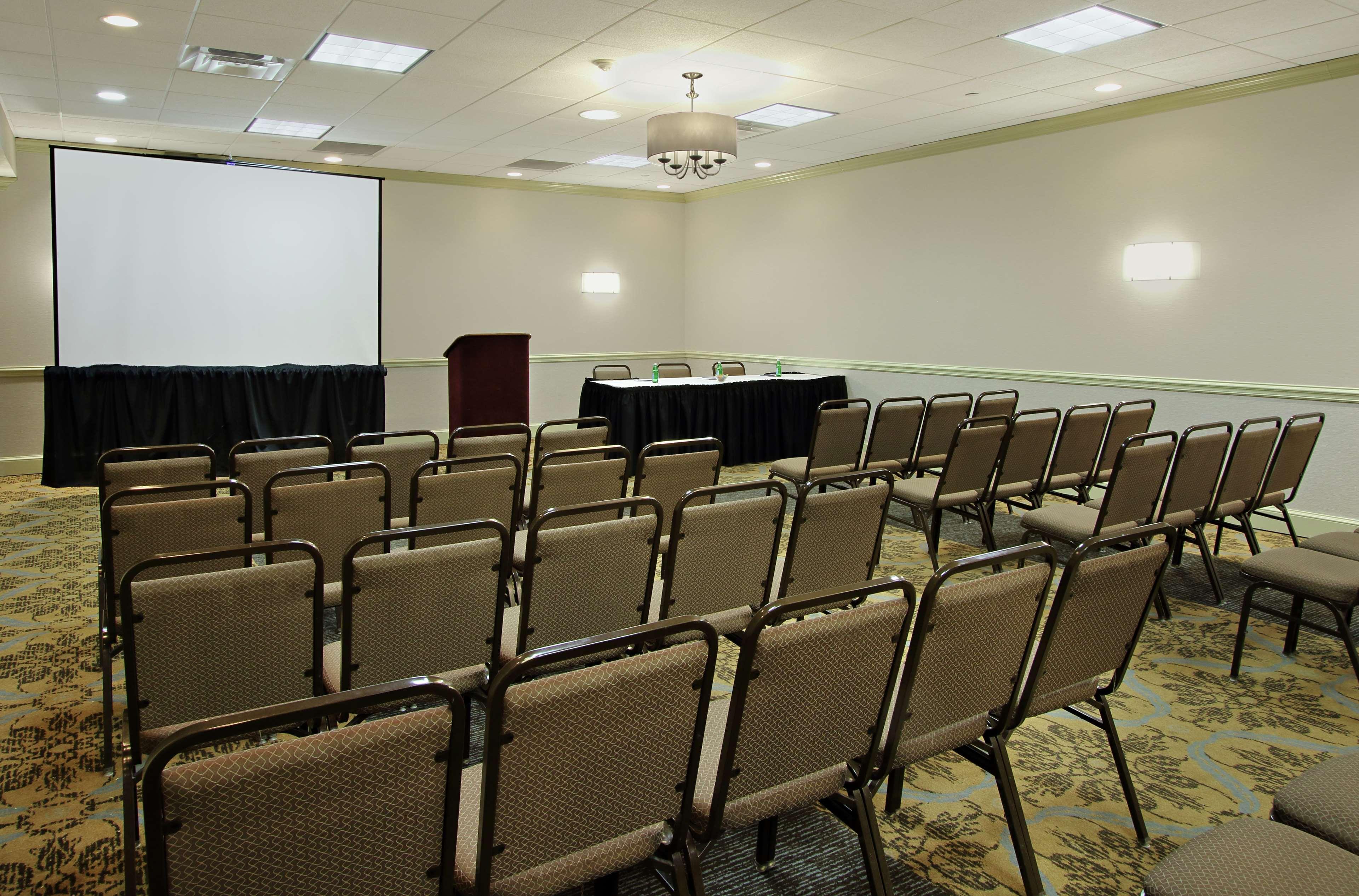 Doubletree By Hilton Mahwah Hotel Exterior photo