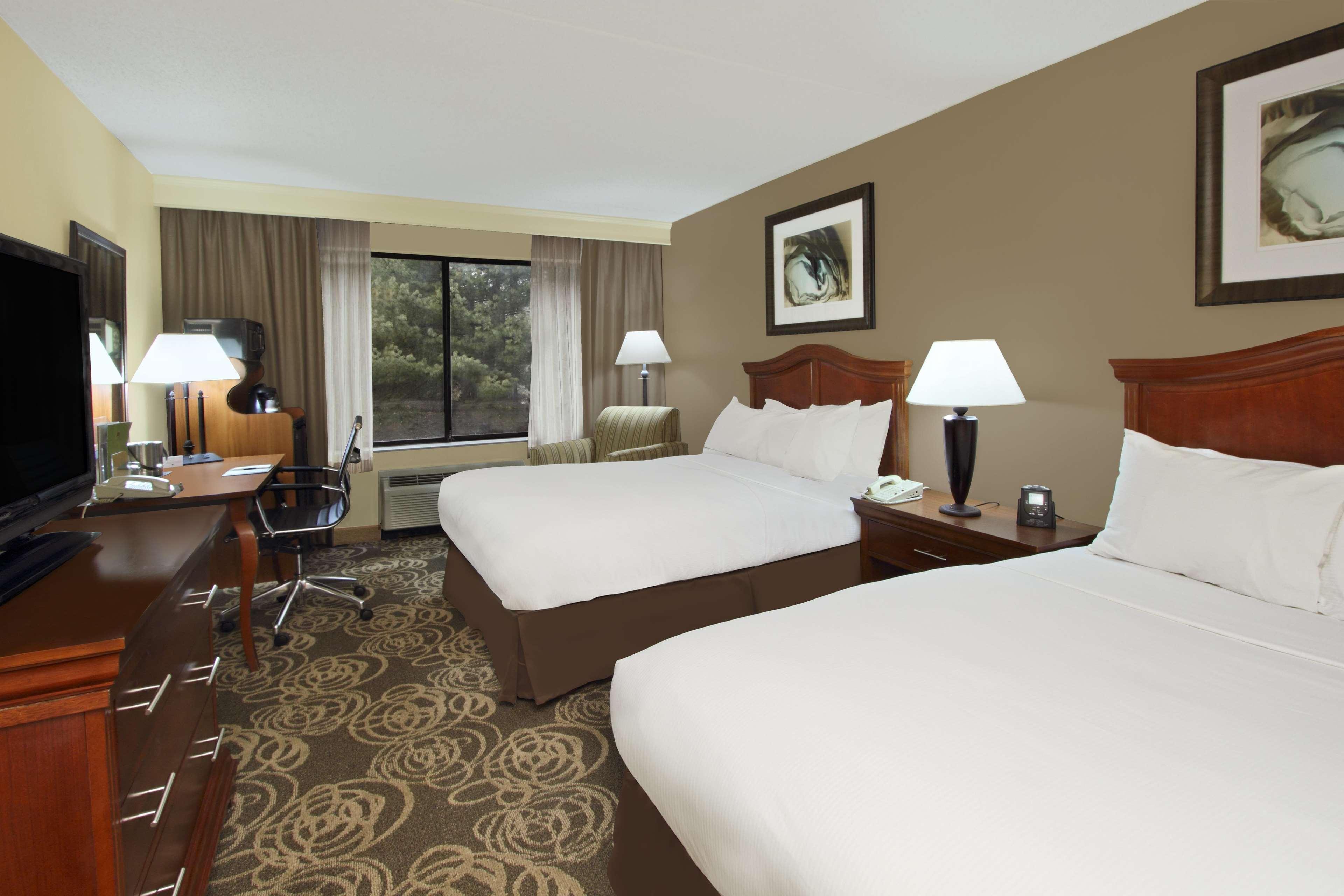 Doubletree By Hilton Mahwah Hotel Exterior photo