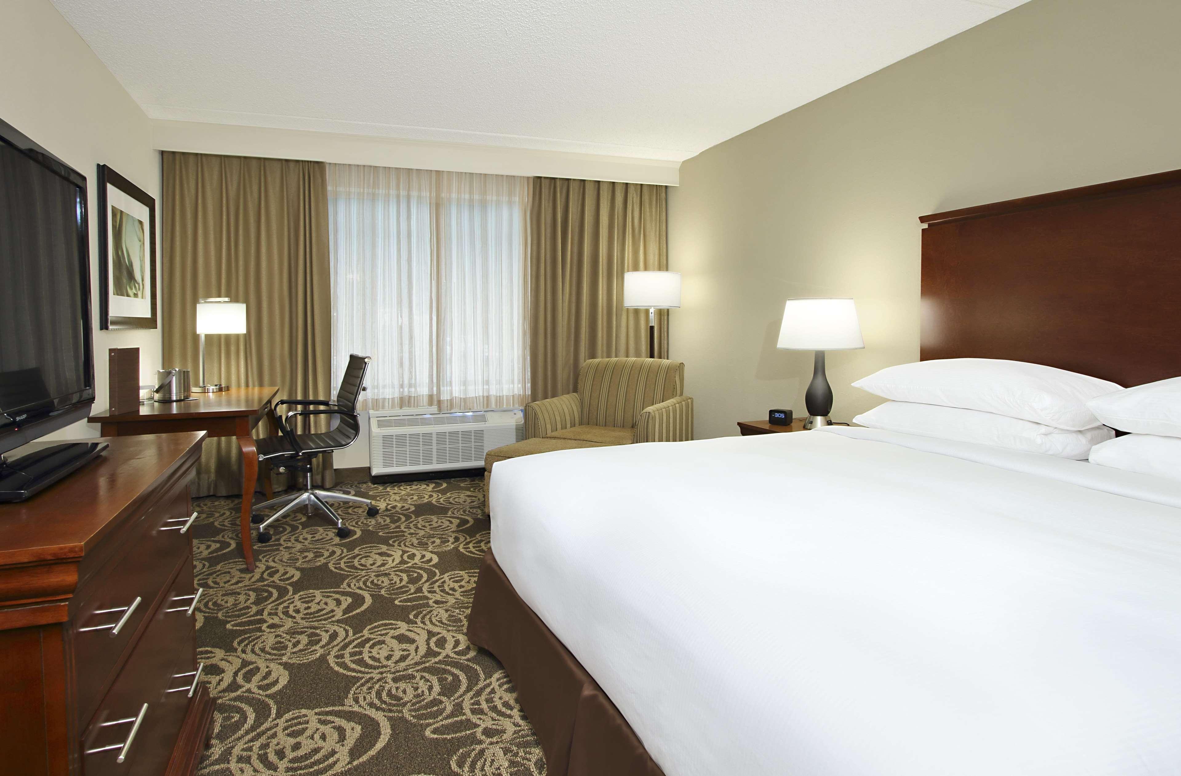 Doubletree By Hilton Mahwah Hotel Exterior photo