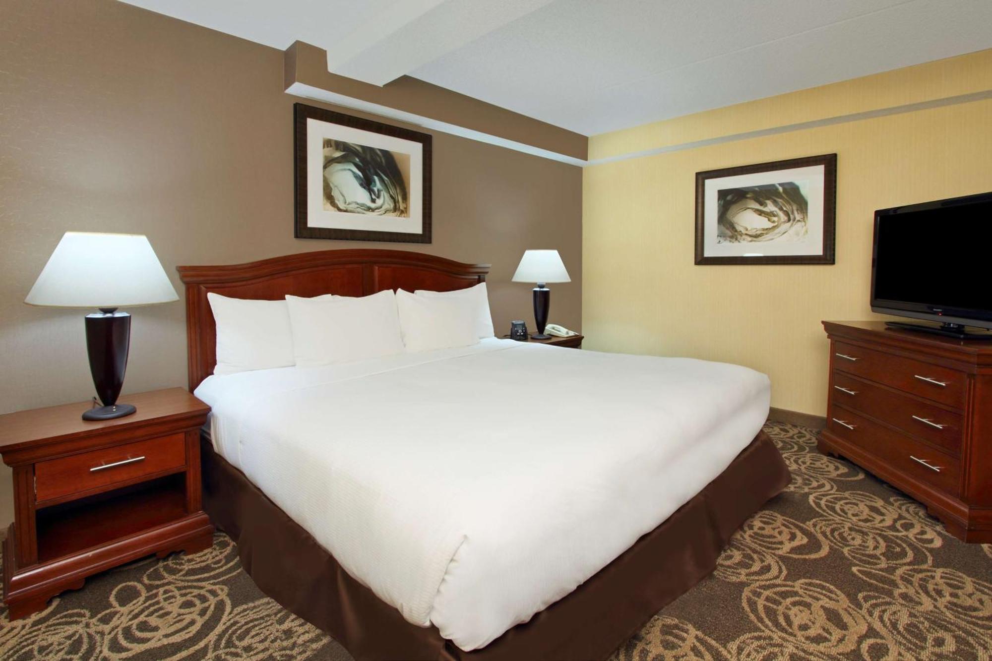Doubletree By Hilton Mahwah Hotel Exterior photo