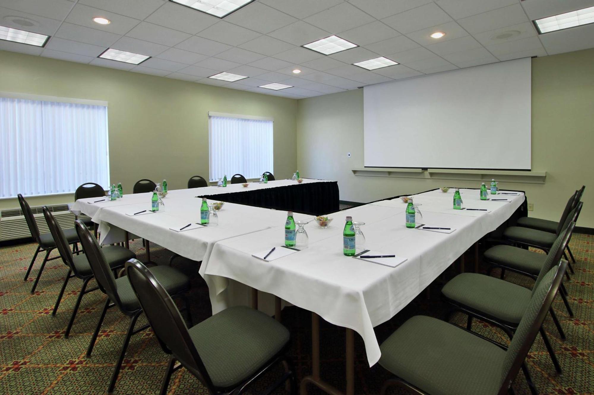 Doubletree By Hilton Mahwah Hotel Exterior photo