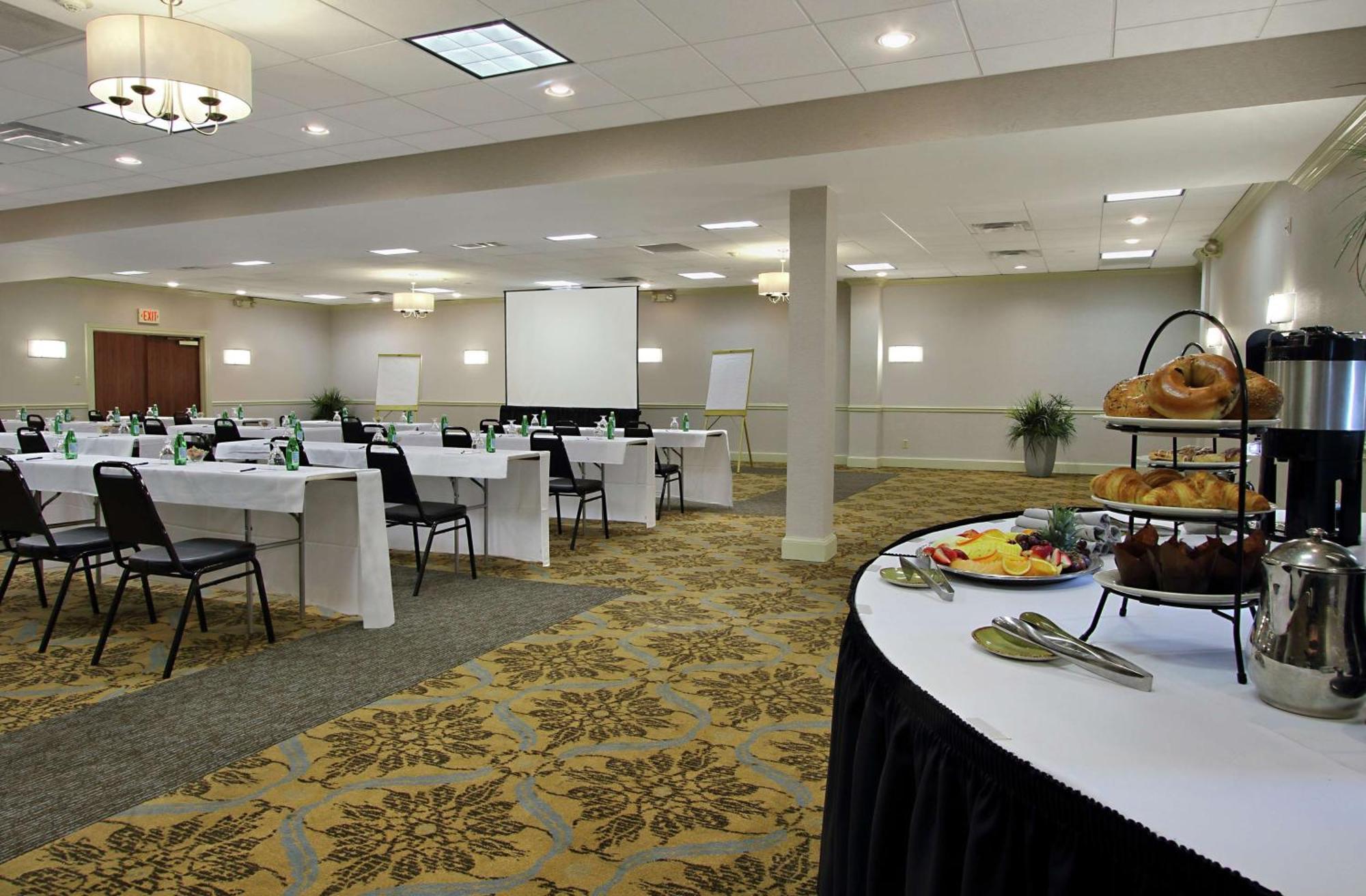 Doubletree By Hilton Mahwah Hotel Exterior photo