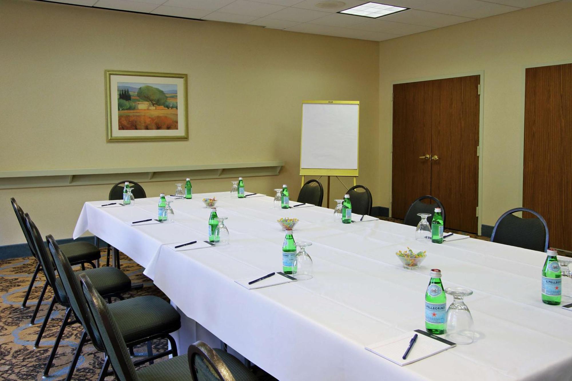 Doubletree By Hilton Mahwah Hotel Exterior photo