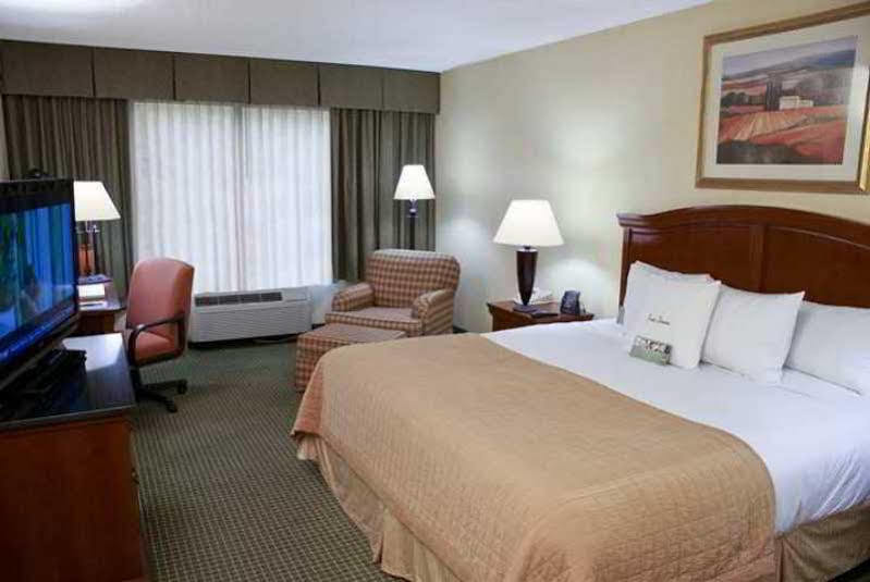 Doubletree By Hilton Mahwah Hotel Exterior photo